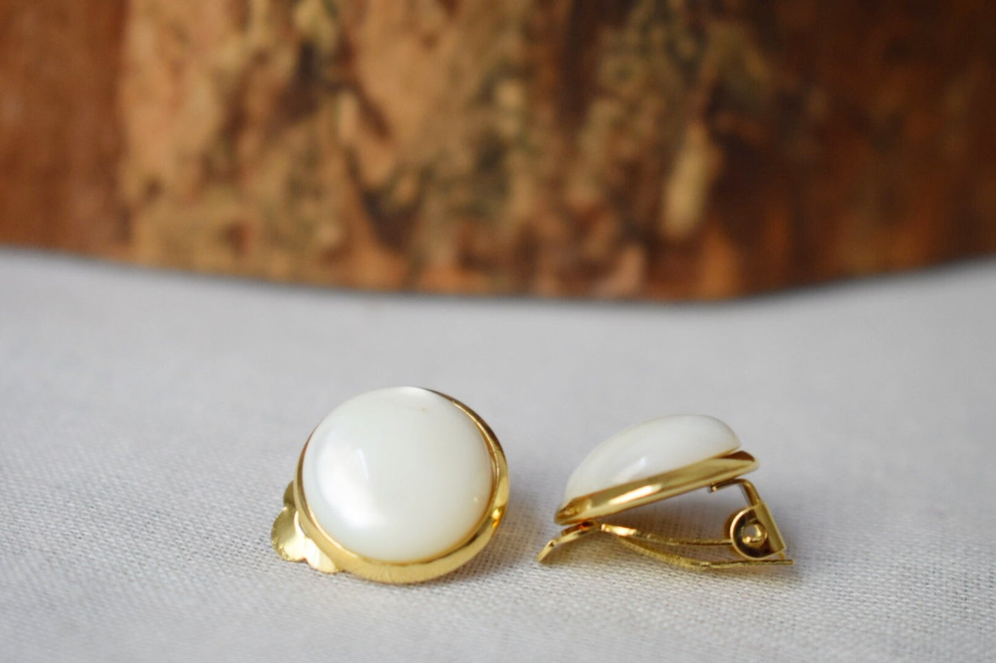 Mother of pearl clip on earrings, 12mm, White pearl shell, Gold plated stainless steel, Pearl ear clips women, Non pierced earrings, Jewelry