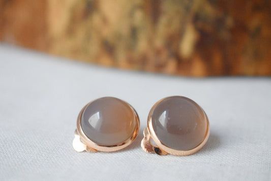 Rose gold clip on earrings, Gray agate earrings, Gray gemstone ear clips, Non pierced earrings, Gray stone, Stainless steel, Agate jewelry