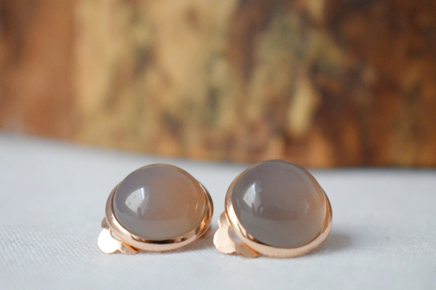 Rose gold clip on earrings, Gray agate earrings, Gray gemstone ear clips, Non pierced earrings, Gray stone, Stainless steel, Agate jewelry