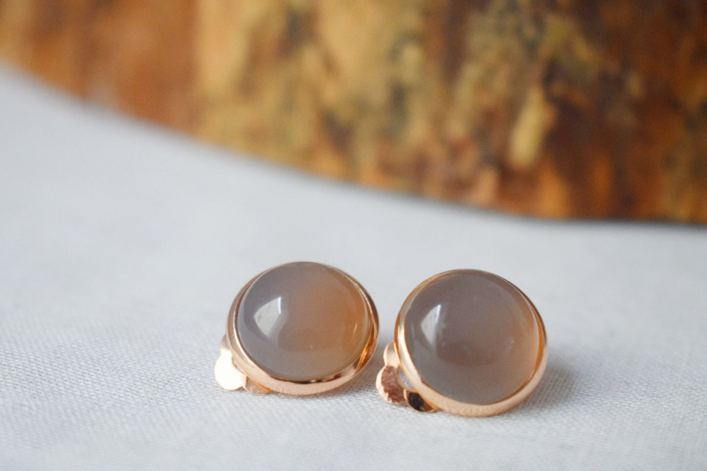 Rose gold clip on earrings, Gray agate earrings, Gray gemstone ear clips, Non pierced earrings, Gray stone, Stainless steel, Agate jewelry