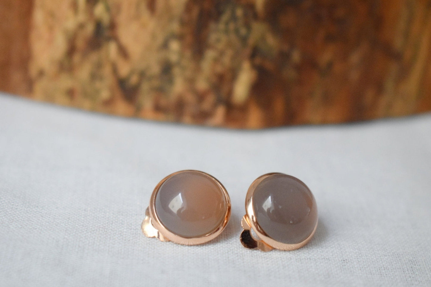 Rose gold clip on earrings, Gray agate earrings, Gray gemstone ear clips, Non pierced earrings, Gray stone, Stainless steel, Agate jewelry