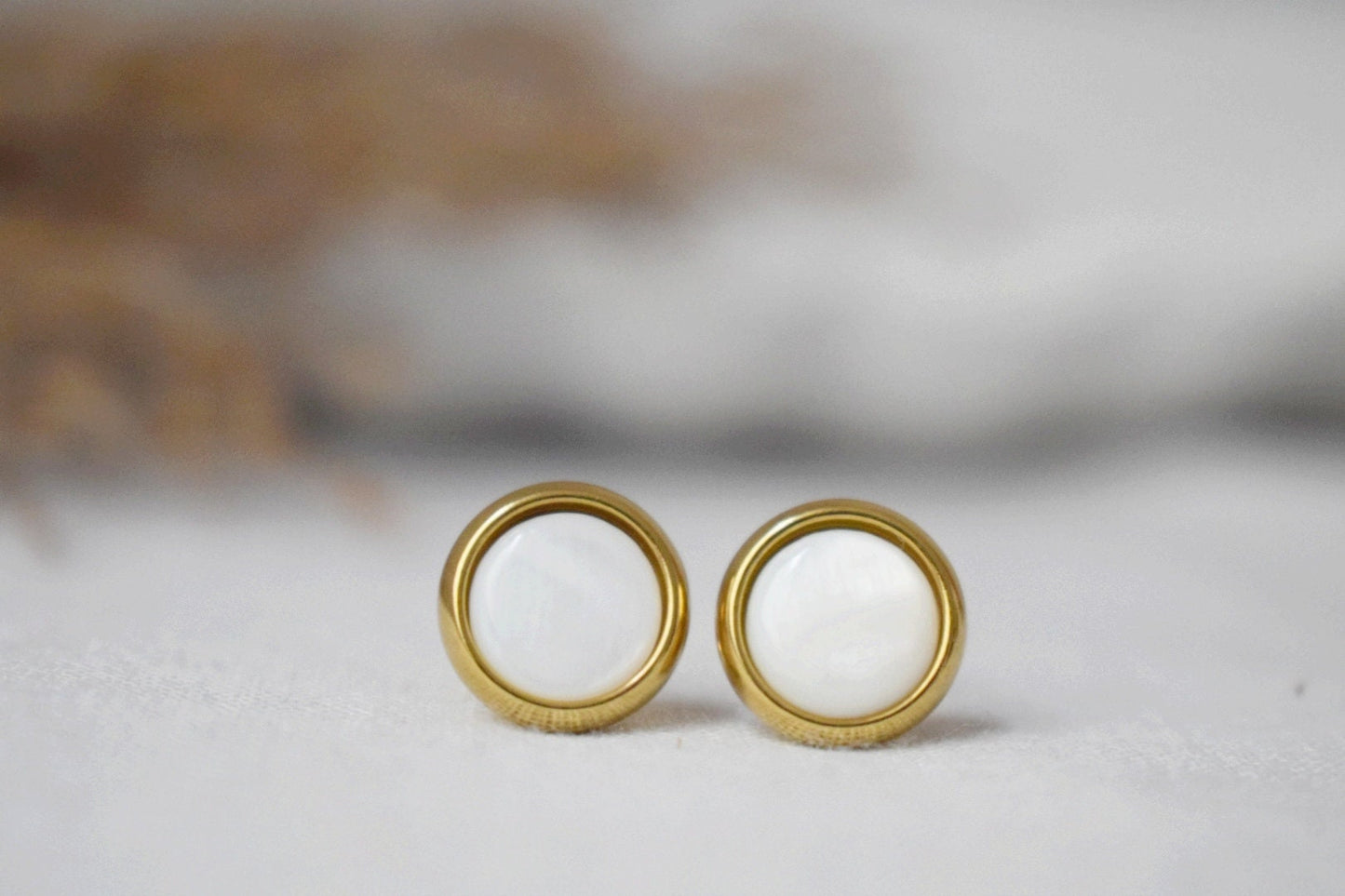 Freshwater pearl stud earrings, 8mm Massive gold studs, Natural shell studs, Pearl gold earrings, Round, Stainless steel, Pearl gold jewelry