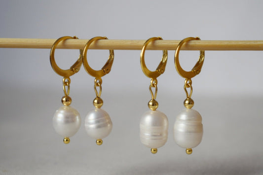 Freshwater pearl huggies earrings, 24k Gold plated stainless steel hoops, Simple elegant drop earrings, Lightweight, Minimalist jewelry