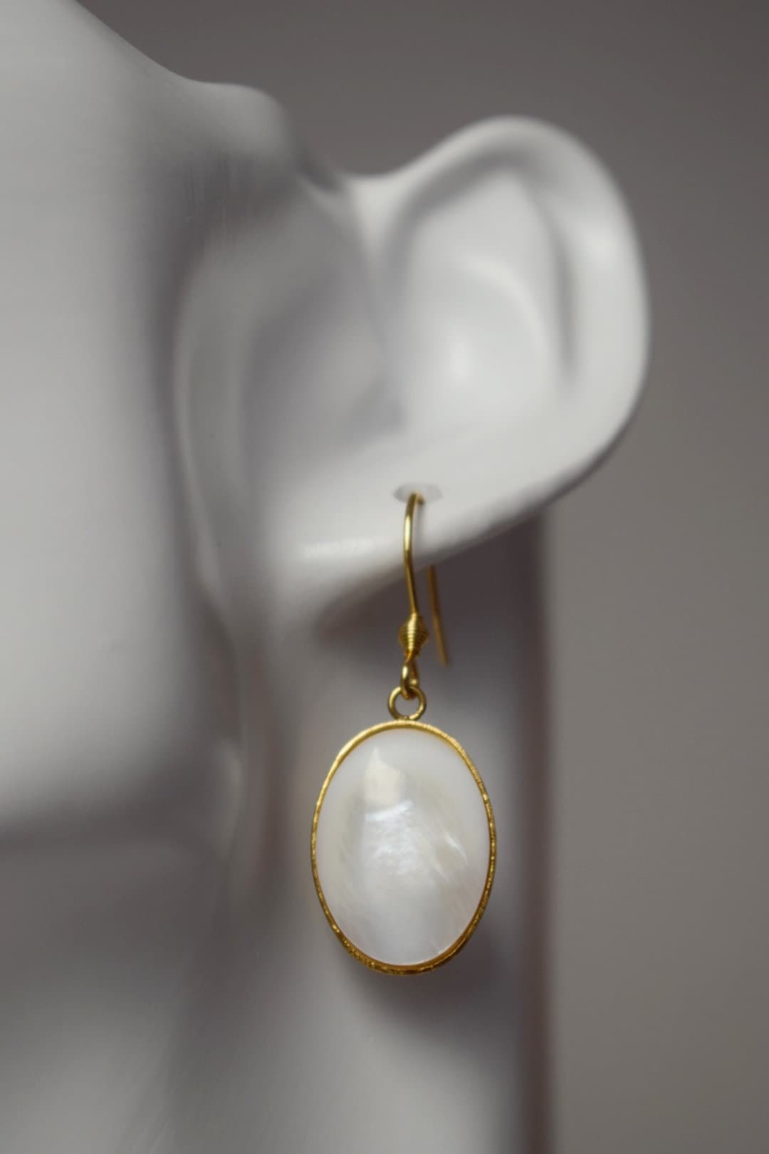 Freshwater shell gold earrings, Pearl gold earrings, Oval pendant dangle earrings, Bridesmaid, Wedding jewelry, Handmade gift for her