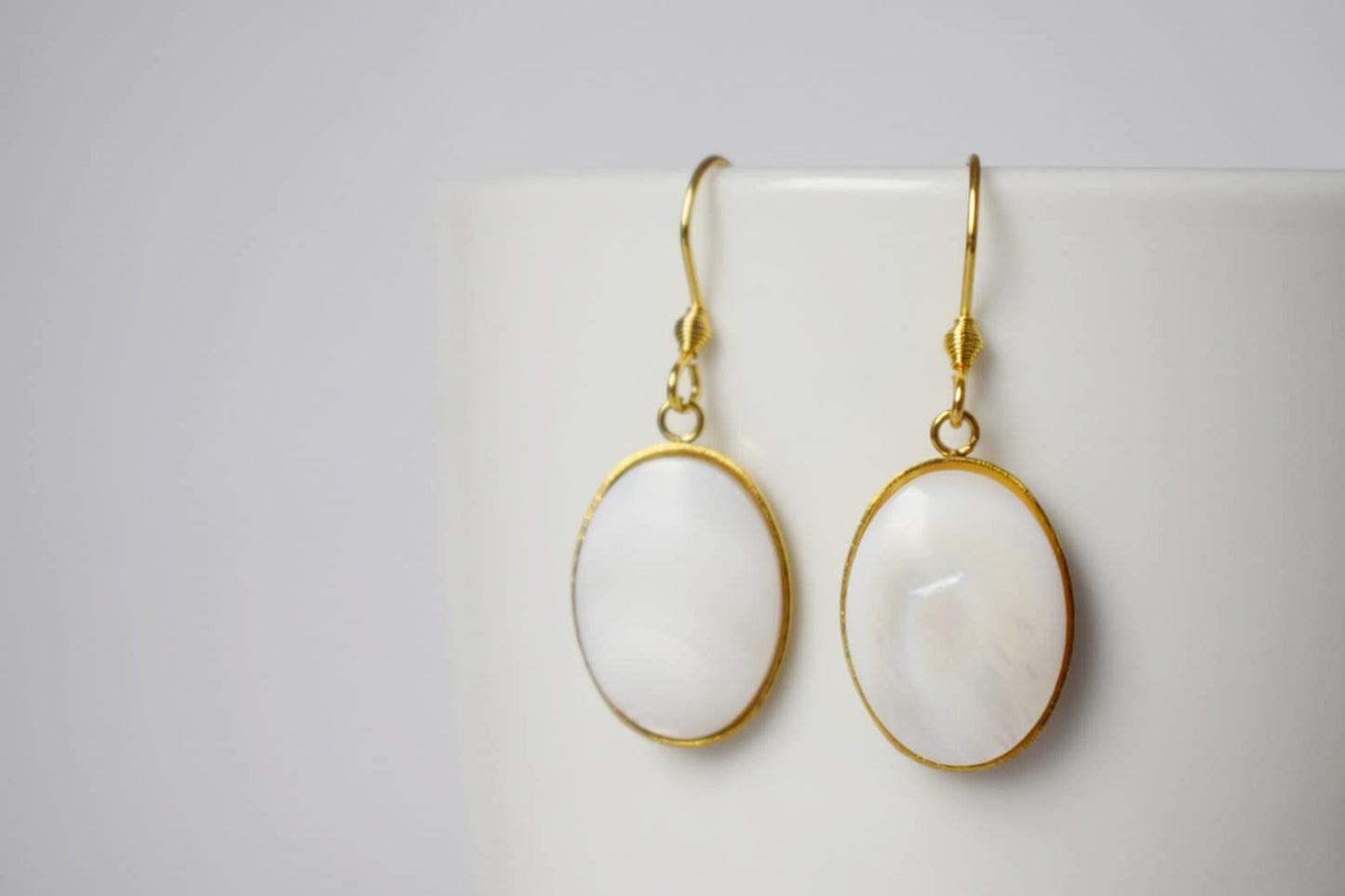 Freshwater shell gold earrings, Pearl gold earrings, Oval pendant dangle earrings, Bridesmaid, Wedding jewelry, Handmade gift for her
