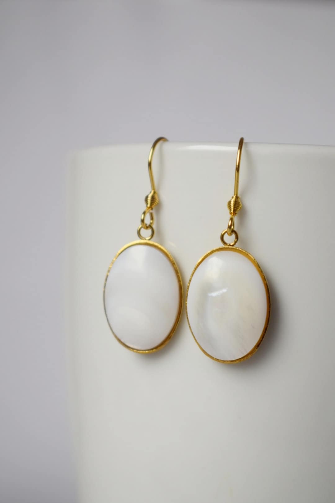 Freshwater shell gold earrings, Pearl gold earrings, Oval pendant dangle earrings, Bridesmaid, Wedding jewelry, Handmade gift for her