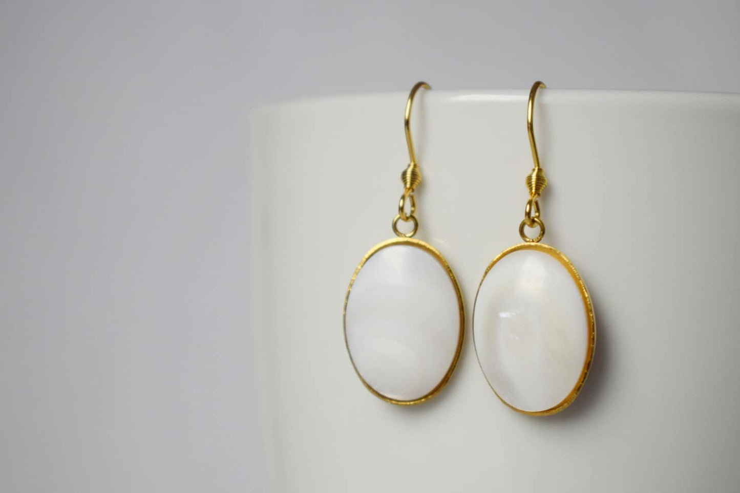 Freshwater shell gold earrings, Pearl gold earrings, Oval pendant dangle earrings, Bridesmaid, Wedding jewelry, Handmade gift for her