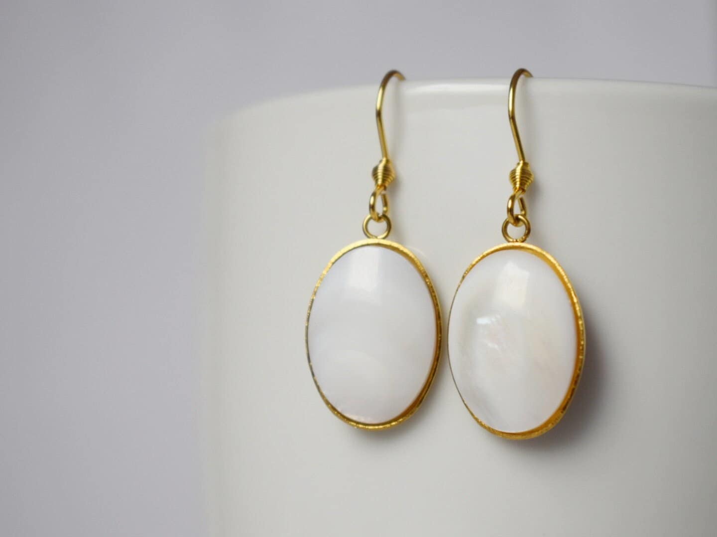 Freshwater shell gold earrings, Pearl gold earrings, Oval pendant dangle earrings, Bridesmaid, Wedding jewelry, Handmade gift for her