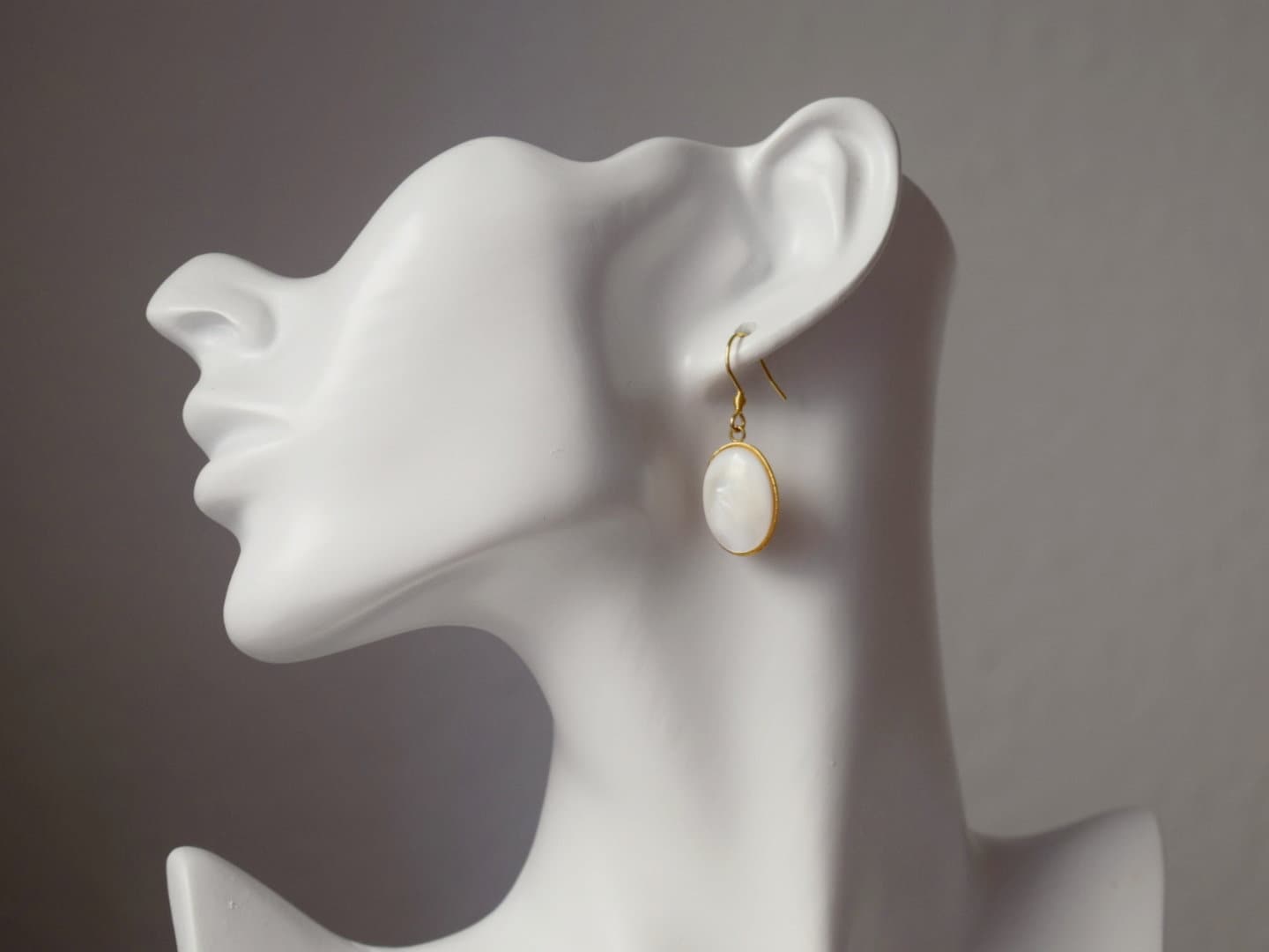 Freshwater shell gold earrings, Pearl gold earrings, Oval pendant dangle earrings, Bridesmaid, Wedding jewelry, Handmade gift for her