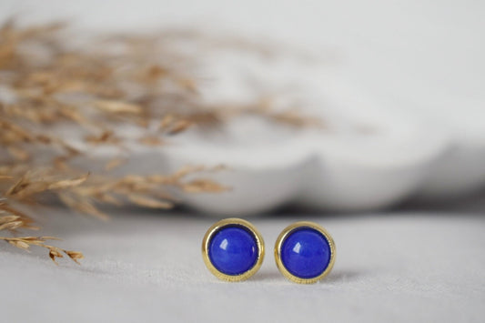 Mini jadeblaue Ohrstecker, 6mm royalblaue Edelstein Ohrringe, Kleine Ohrstecker, Push Back Ohrringe, Minimalistischer Schmuck, Geschenk für Sie