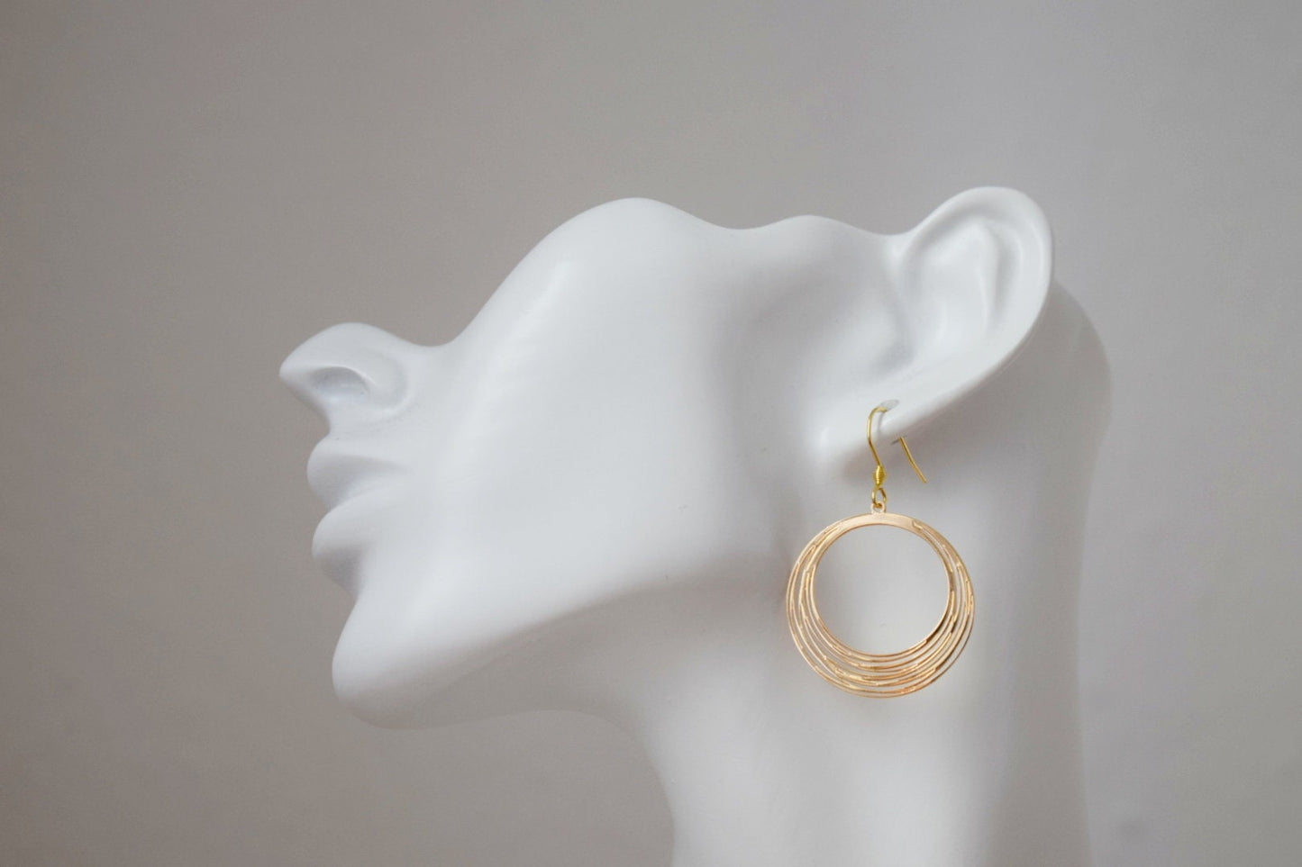 Earrings with circle pendant, 18k gold plated stainless steel earrings hooks, Round earrings, Lightweight earrings, Best gift for her