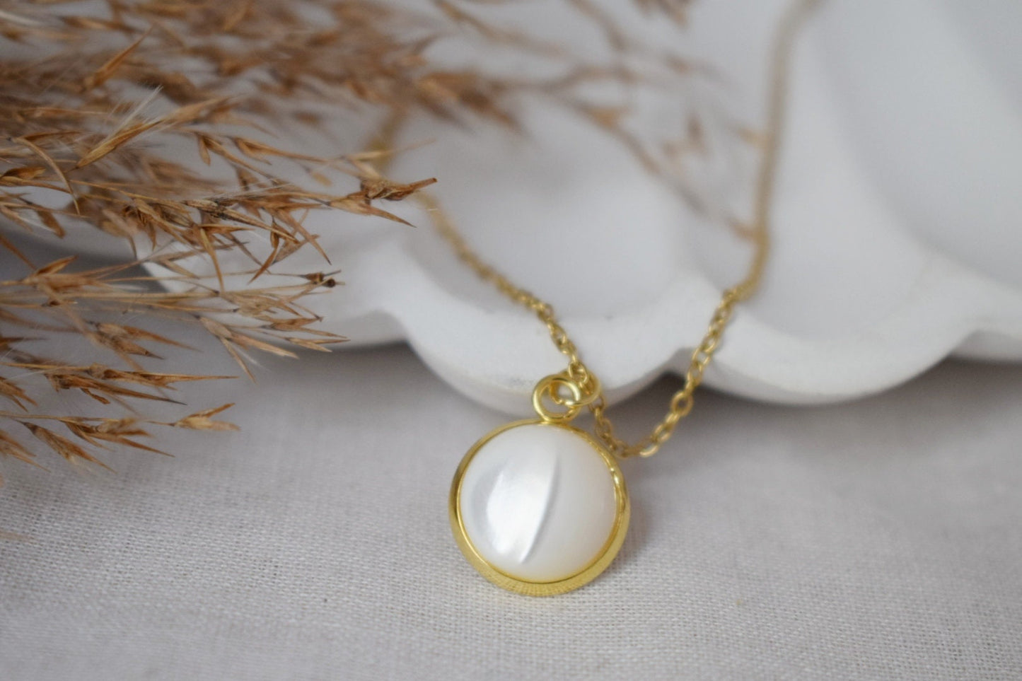 Mother of pearl shell necklace, 18k Gold plated stainless steel chain and round pendant, Minimalist pearl jewelry, Best gift for her