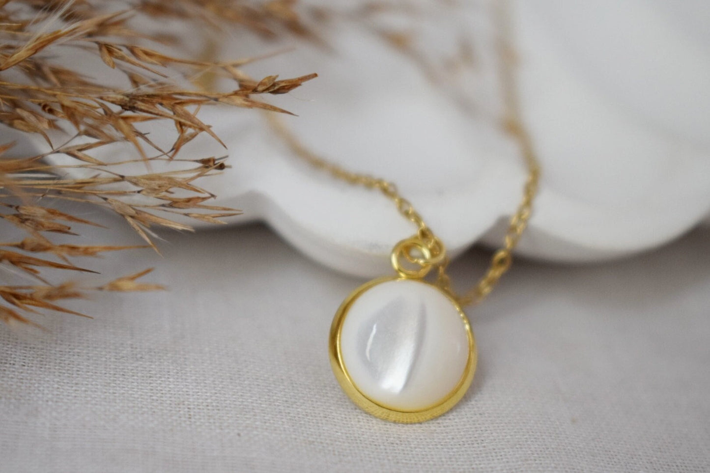Mother of pearl shell necklace, 18k Gold plated stainless steel chain and round pendant, Minimalist pearl jewelry, Best gift for her