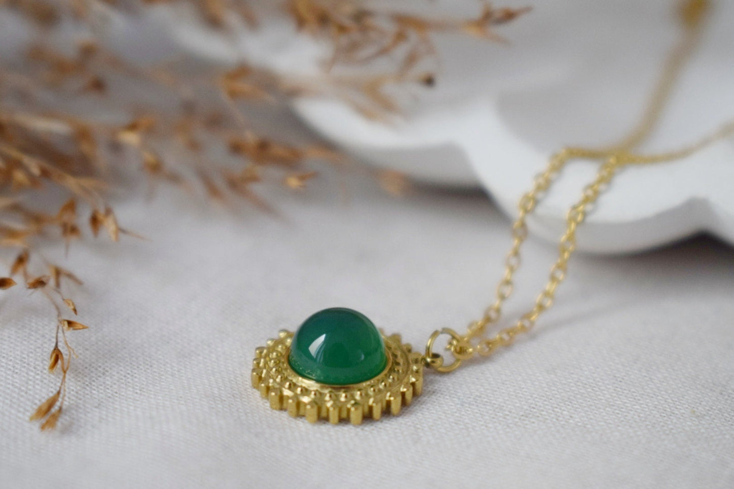 Necklace green agate, 14k gold plated stainless steel round gemstone pendant, Sun pendant minimalist, Birthstone unique jewelry gift for her