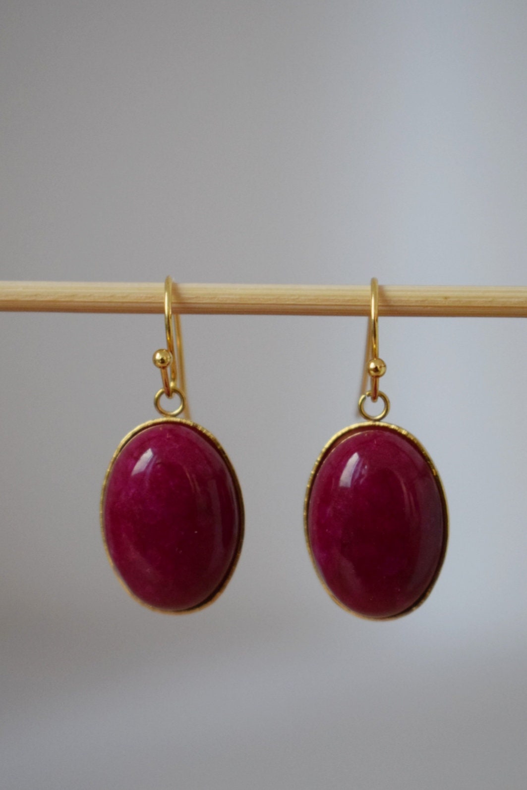 Red Jade Earrings, Oval Gemstone Hanging Earrings, Gold Plated Wine Red Earrings, Dangle Drop Stone Earrings For Women, Jade Jewelry Gift