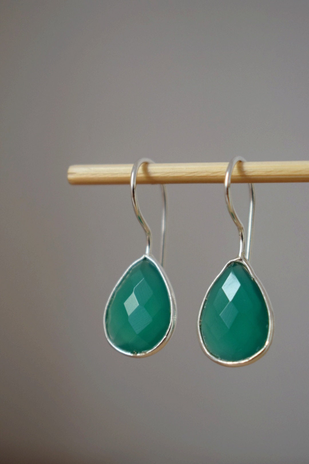 Teardrop green onyx earrings in 925 sterling silver, Gemstone faceted dangle drop earrings, Unique jewelry, Best mother's day gift