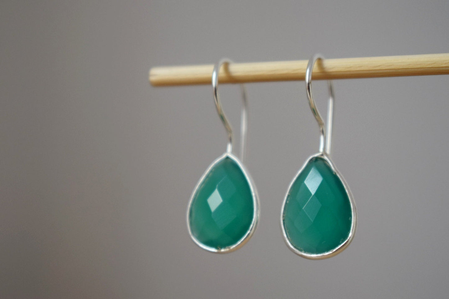 Teardrop green onyx earrings in 925 sterling silver, Gemstone faceted dangle drop earrings, Unique jewelry, Best mother's day gift