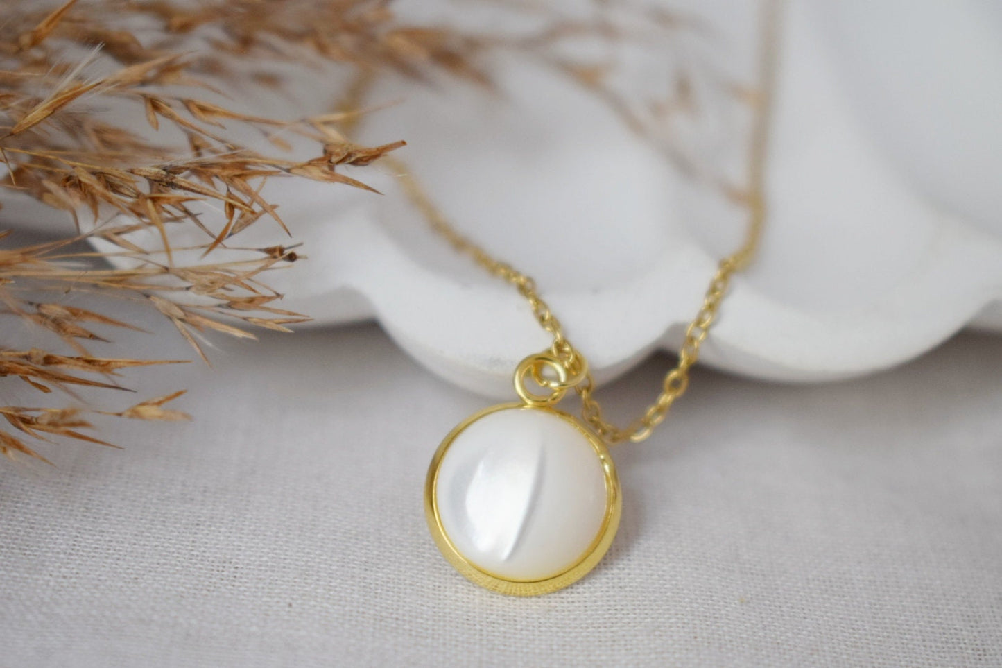 Mother of pearl shell necklace, 18k Gold plated stainless steel chain and round pendant, Minimalist pearl jewelry, Best gift for her