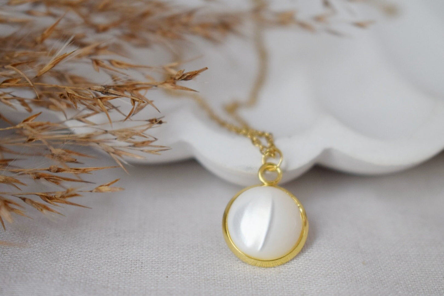 Mother of pearl shell necklace, 18k Gold plated stainless steel chain and round pendant, Minimalist pearl jewelry, Best gift for her