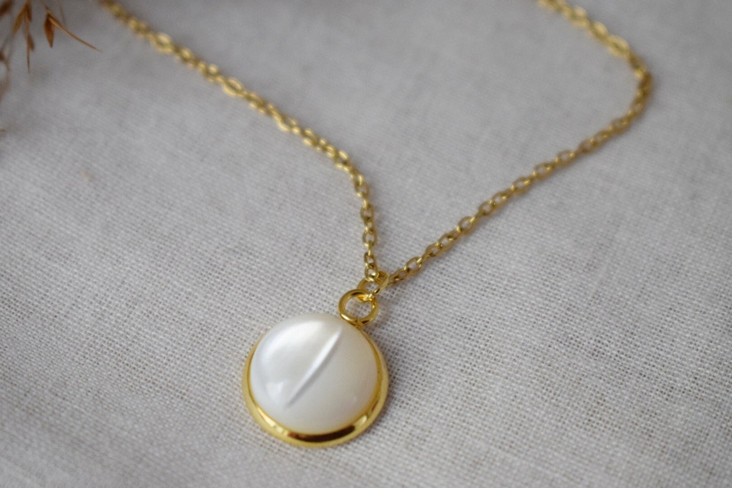 Mother of pearl shell necklace, 18k Gold plated stainless steel chain and round pendant, Minimalist pearl jewelry, Best gift for her