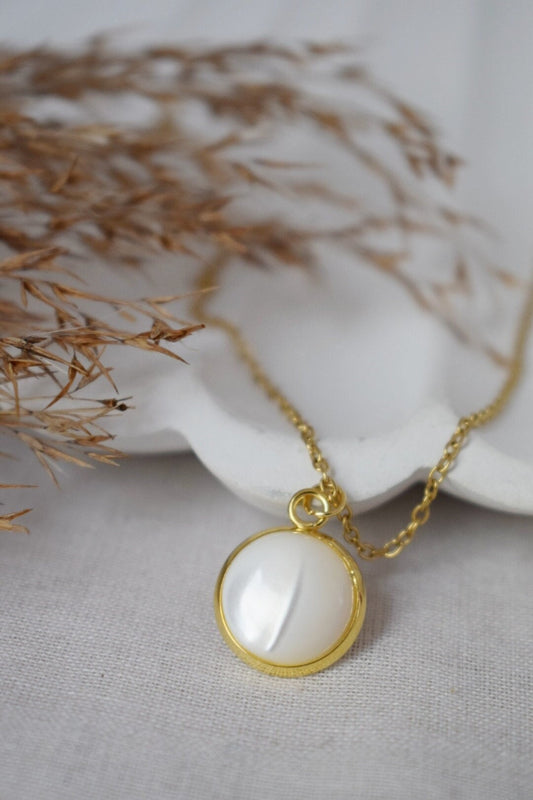 Mother of pearl shell necklace, 18k Gold plated stainless steel chain and round pendant, Minimalist pearl jewelry, Best gift for her