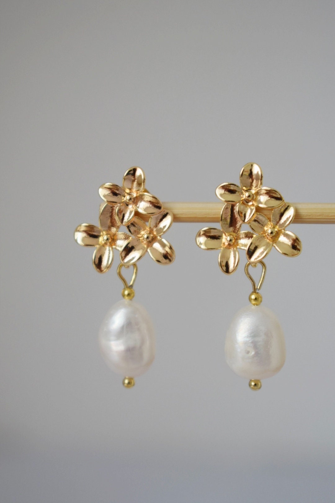 Elegant Freshwater Pearl Earrings, 18K Gold Plated Flower Studs, Vintage Style Bridal Jewelry, Perfect Bridesmaid Gift, Christmas Gift Her