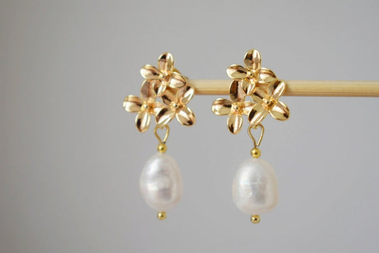 Elegant Freshwater Pearl Earrings, 18K Gold Plated Flower Studs, Vintage Style Bridal Jewelry, Perfect Bridesmaid Gift, Christmas Gift Her