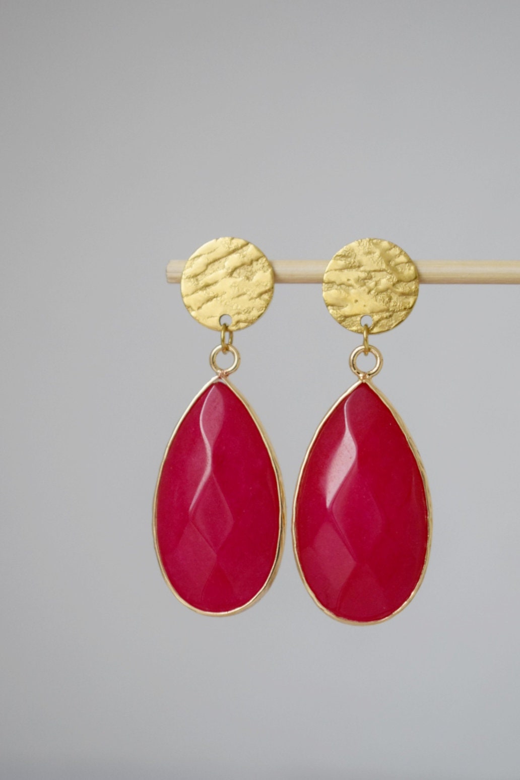 Teardrop pink jade stud earrings, Dangle drop earrings, Long gold plated gemstone earrings, Faceted stone pendant earrings, Jade jewelry