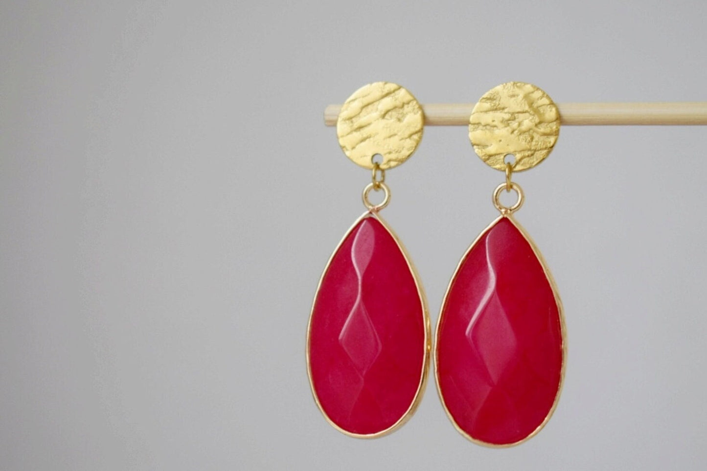 Teardrop pink jade stud earrings, Dangle drop earrings, Long gold plated gemstone earrings, Faceted stone pendant earrings, Jade jewelry