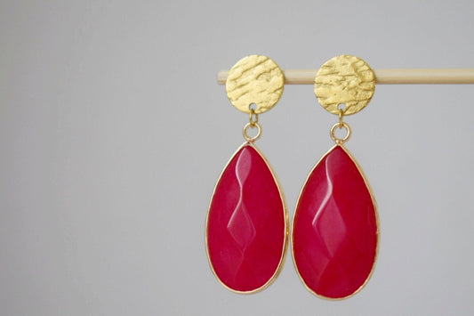 Teardrop pink jade stud earrings, Dangle drop earrings, Long gold plated gemstone earrings, Faceted stone pendant earrings, Jade jewelry