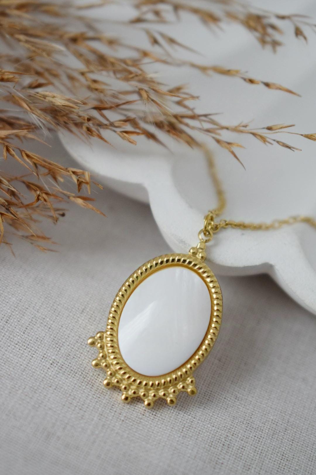 Freshwater pearl necklace, Oval shell pendant, Victorian Necklace For Women, Unique Statement Necklace, Jewelry Gift For Her