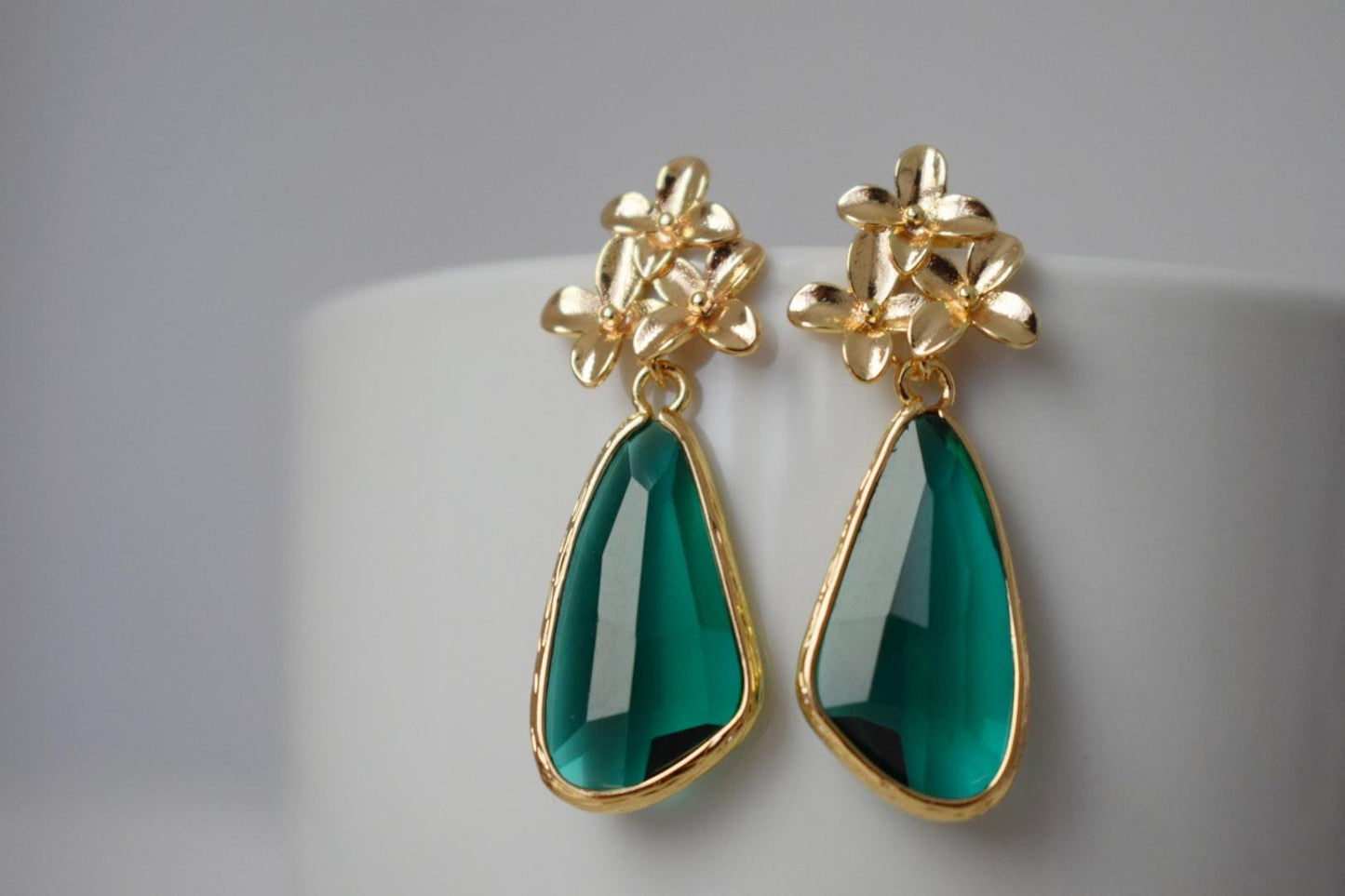 Green glass dangle earrings, Boho long teardrop earrings, Flower post earrings, Faceted earrings, Unique jewelry