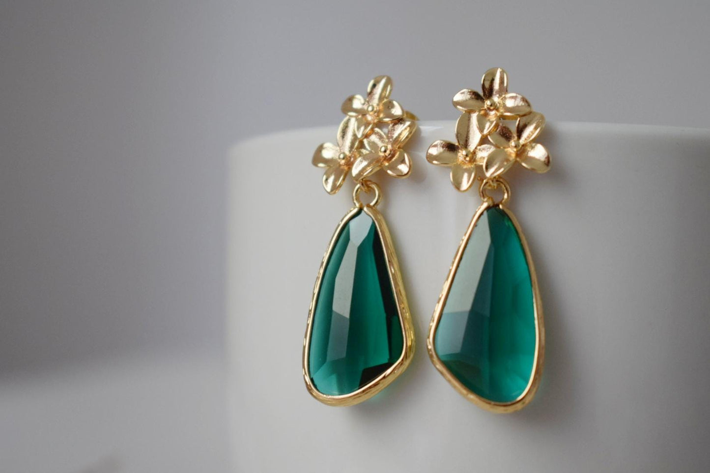 Green glass dangle earrings, Boho long teardrop earrings, Flower post earrings, Faceted earrings, Unique jewelry