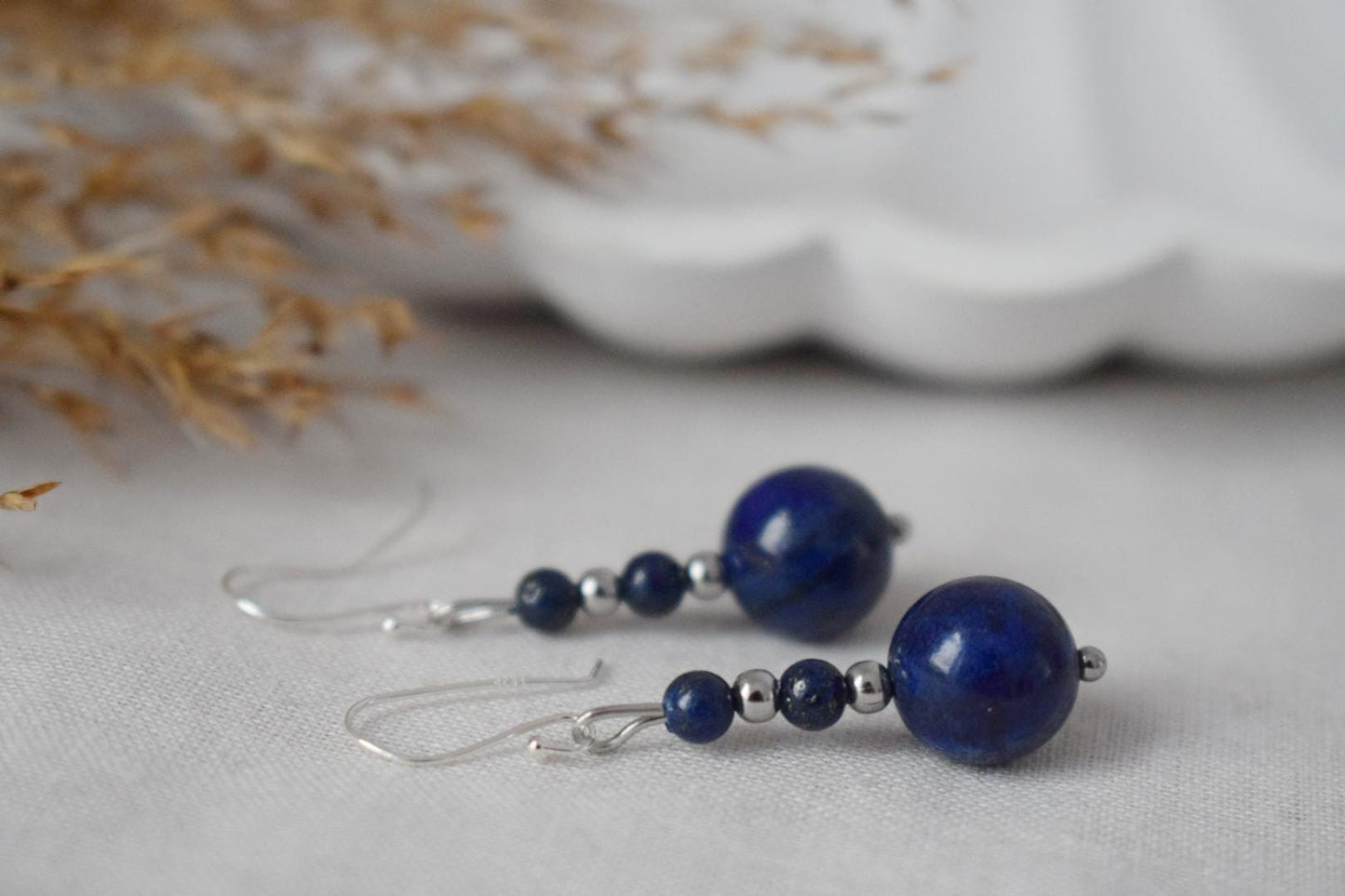 Lapisohrringe aus Sterlingsilber, Lapislazuli-Ohrringe, zierliche Edelsteinohrringe, dunkelblaue Steinohrringe, Weihnachtsgeschenk für Frauen
