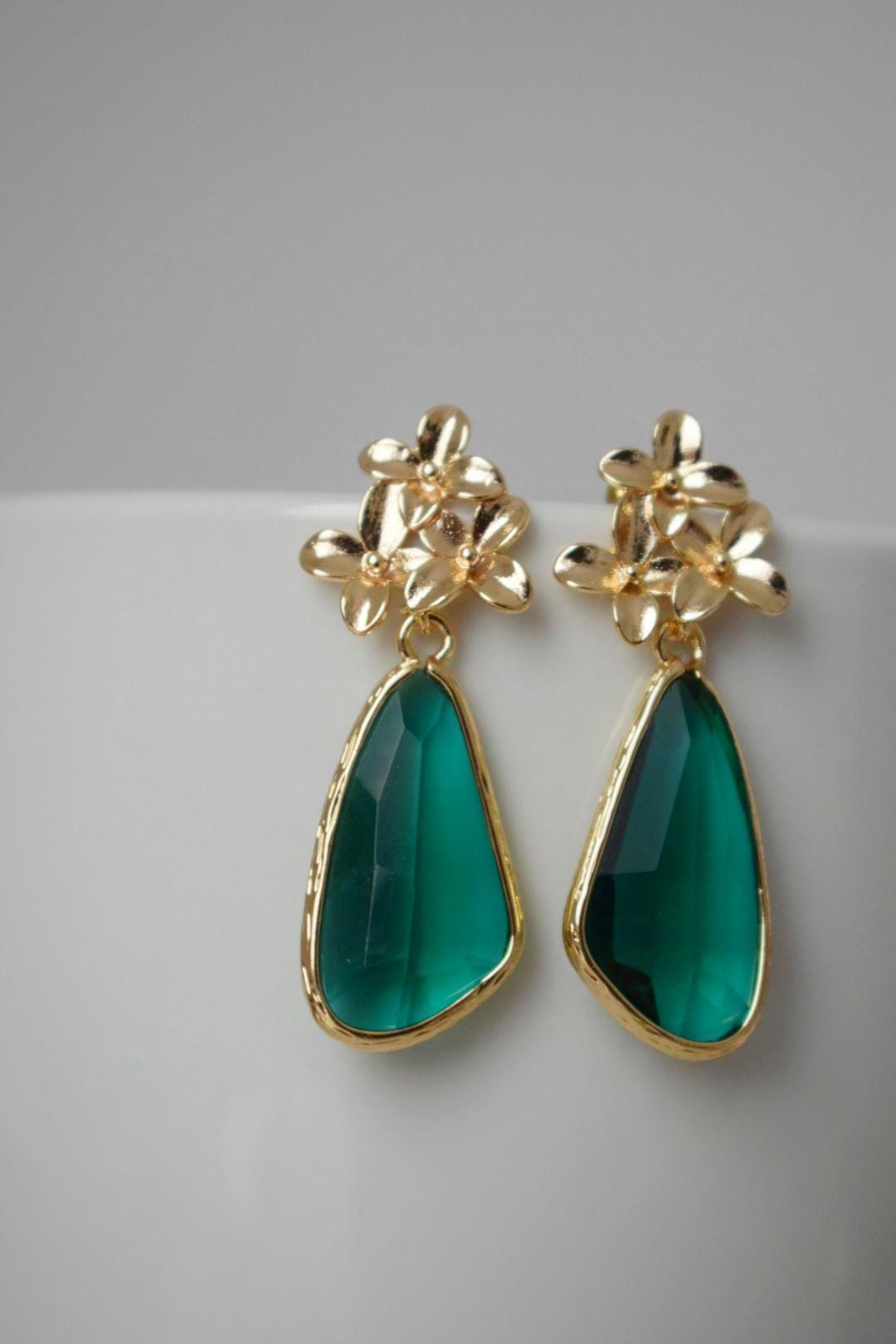 Green glass dangle earrings, Boho long teardrop earrings, Flower post earrings, Faceted earrings, Unique jewelry