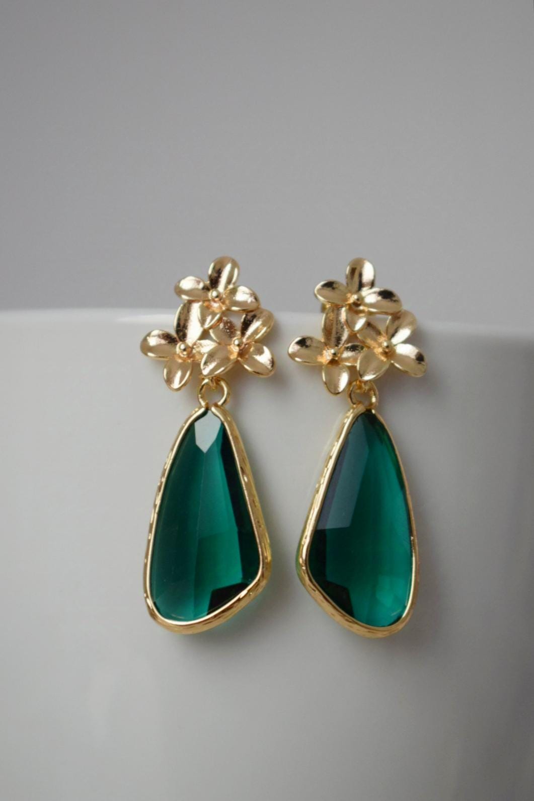 Green glass dangle earrings, Boho long teardrop earrings, Flower post earrings, Faceted earrings, Unique jewelry