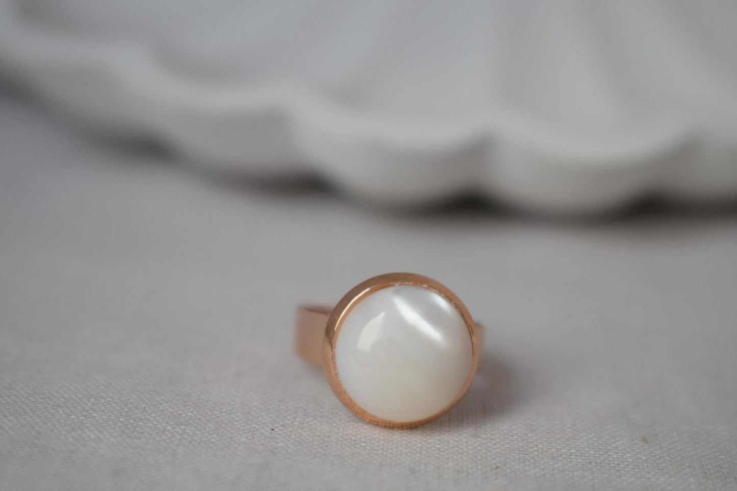 Mother of pearl rose gold ring for women, Shell Adjustable ring, Everyday white round ring, Jewelry gift for her