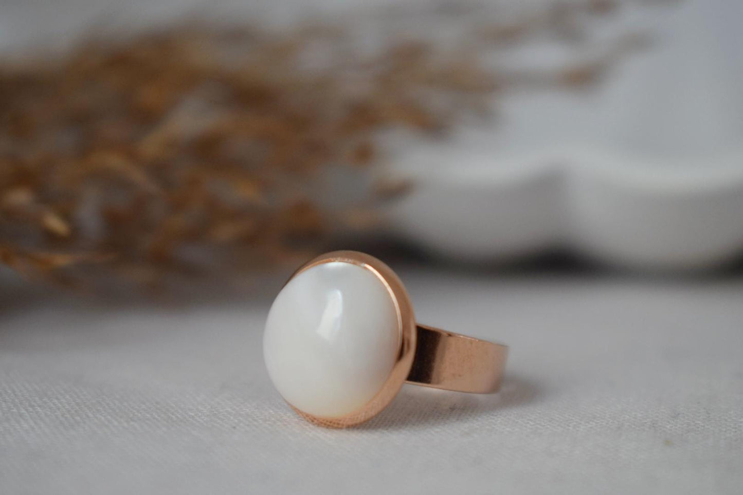 Mother of pearl rose gold ring for women, Shell Adjustable ring, Everyday white round ring, Jewelry gift for her