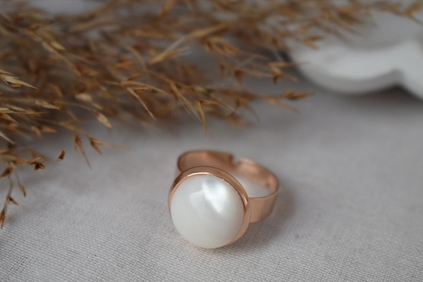 Mother of pearl rose gold ring for women, Shell Adjustable ring, Everyday white round ring, Jewelry gift for her