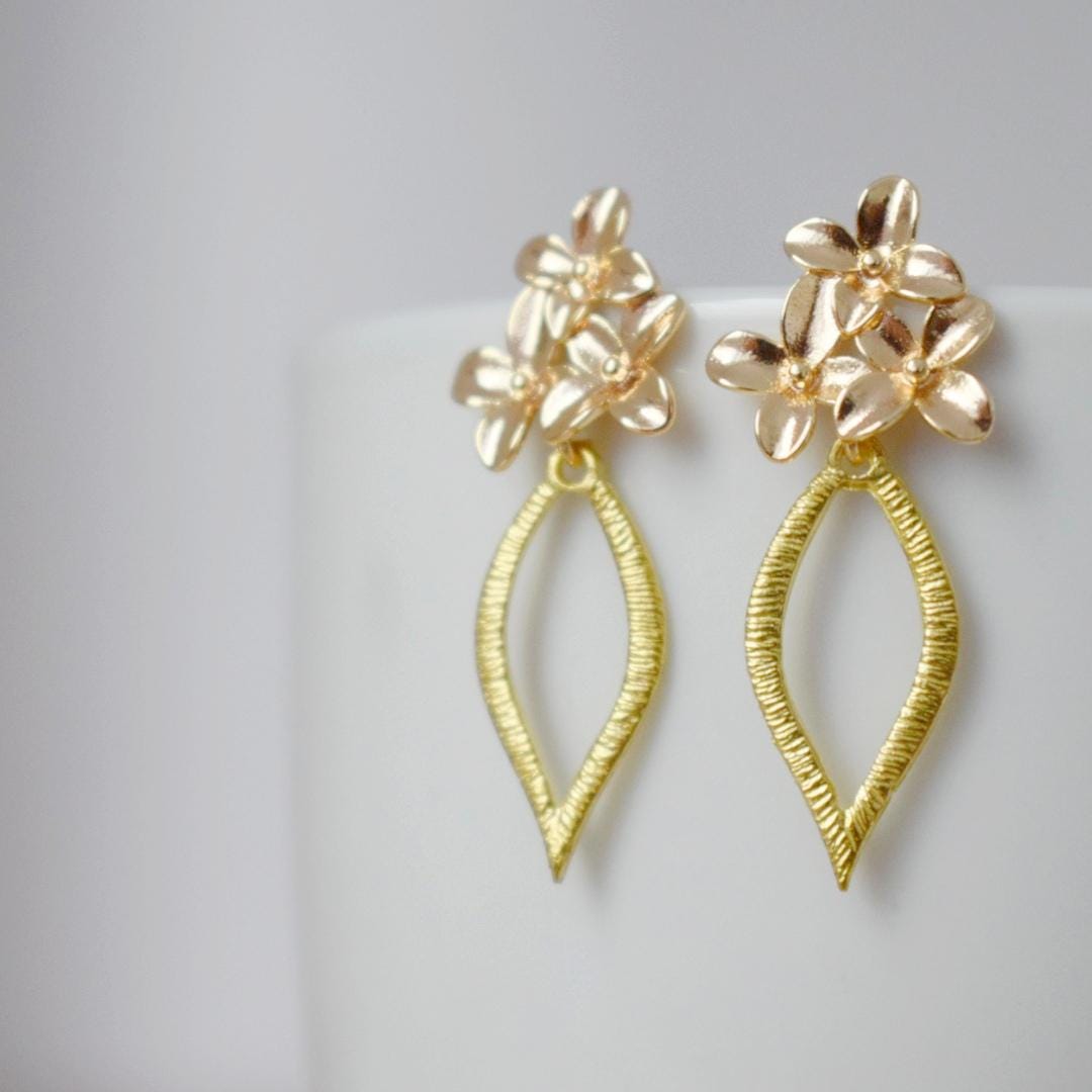 Elegant Floral Earrings, Flower earrings, 18K Gold Plated, Handmade Statement Earrings, Leaf Pendant, Best jewelry gift for her