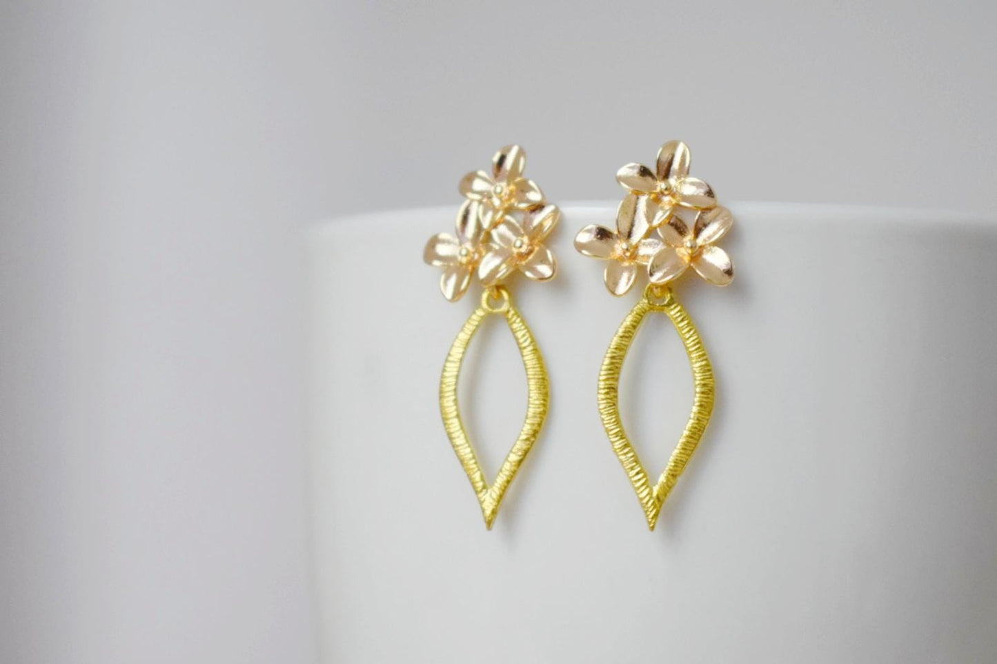 Elegant Floral Earrings, Flower earrings, 18K Gold Plated, Handmade Statement Earrings, Leaf Pendant, Best jewelry gift for her