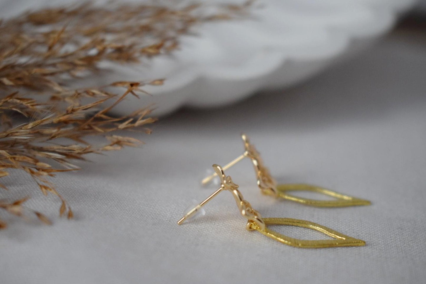 Elegant Floral Earrings, Flower earrings, 18K Gold Plated, Handmade Statement Earrings, Leaf Pendant, Best jewelry gift for her